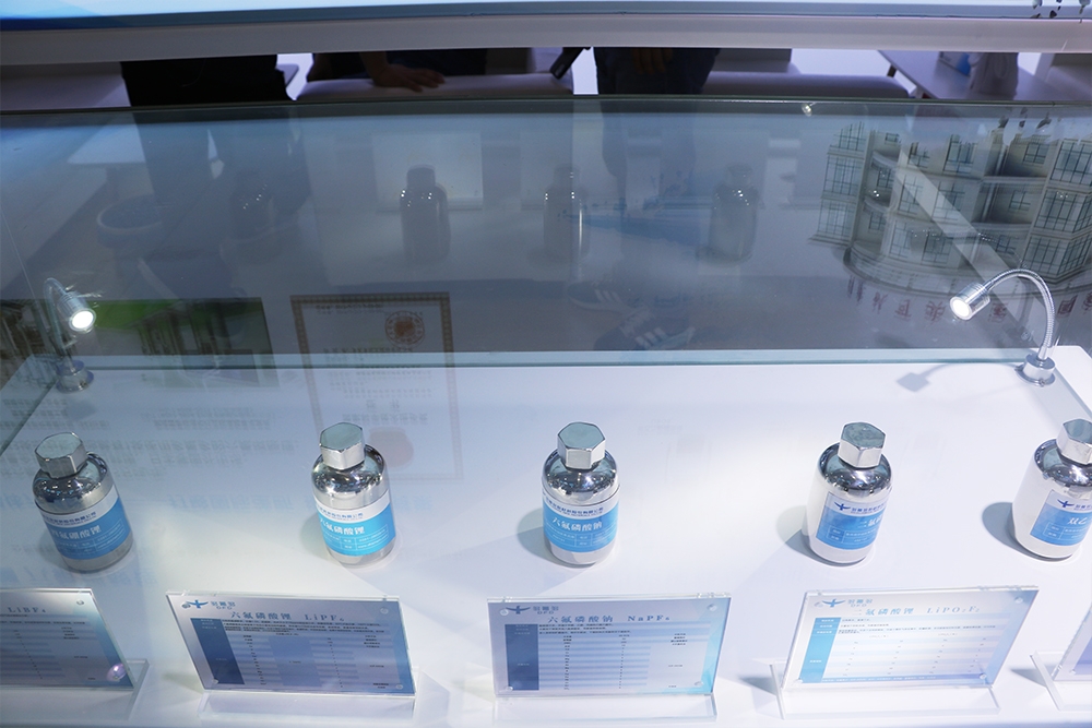 【電解液周報】9-10月全國電解液產量達20萬噸！六氟磷酸鋰低價持續刷新