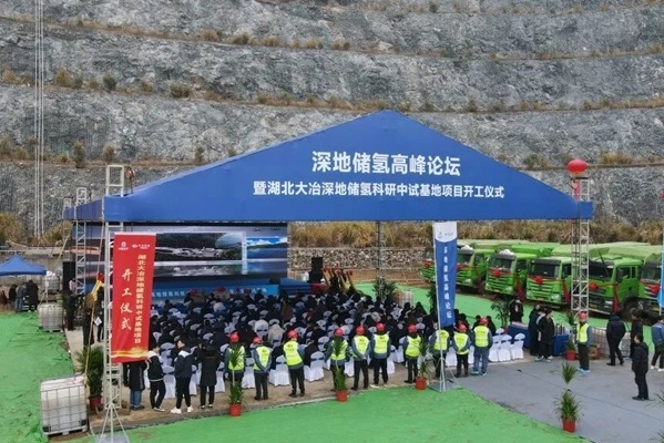 【燃料電池周報(bào)】1000臺(tái)氫能重卡供應(yīng)商公開(kāi)征集！一氫能公司完成超億元融資