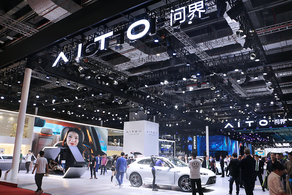 新能源車企“中考”：誰在遙遙領先？誰在上調目標？