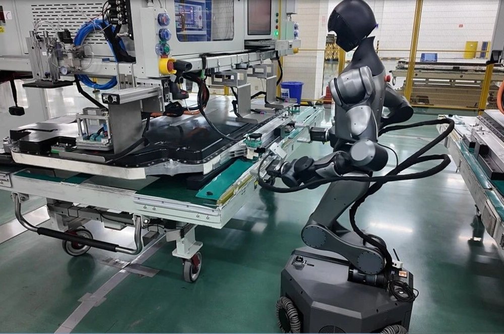 全球首條!具身智能機器人在寧德時代電池產線實現規模化落地