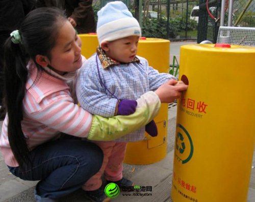 一塊手機(jī)電池污染6萬升水環(huán)保之路任重道遠(yuǎn)