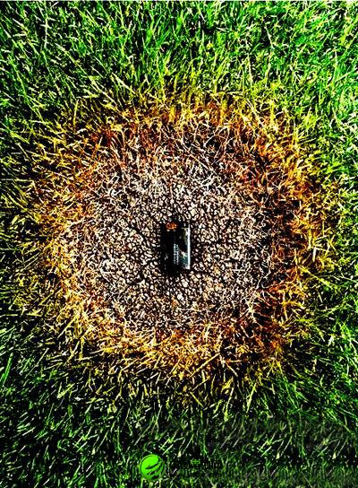 一塊手機(jī)電池污染6萬升水環(huán)保之路任重道遠(yuǎn)