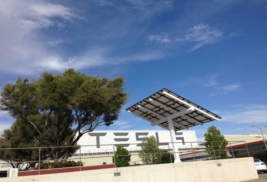 獨(dú)家探訪Tesla工廠：未來是電動(dòng)時(shí)代