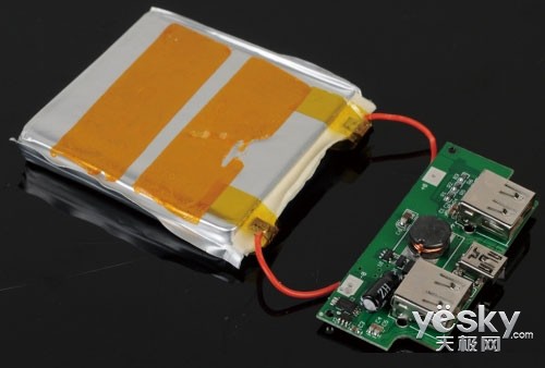 某移動電源內部拆解線路