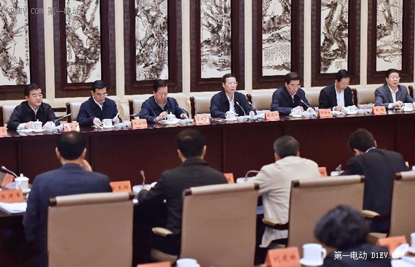 國務院副總理張高麗：抓好新能源車推廣加快配套設施建設