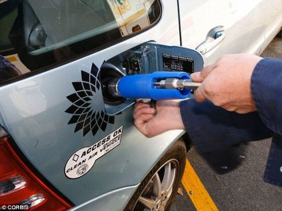 韓國科學家希望用人尿發電，然后供給汽車、住宅和城市使用。他們計劃用天然存在于人尿中的碳取代燃料電池內昂貴的鉑。照片展示了一輛燃料電池汽車。這輛汽車和該項目無關，但有朝一日可能從這項技術中獲益。