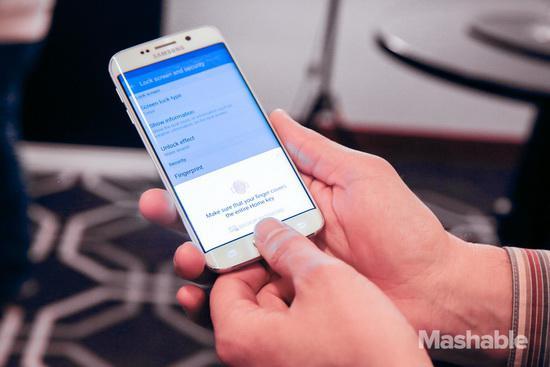 移動支付大戰(zhàn)打響 三星如何與蘋果競爭? 移動支付大戰(zhàn)打響 三星如何與蘋果競爭?