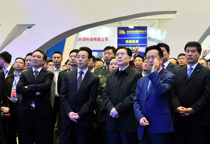 2015年四川新能源車(chē)產(chǎn)業(yè)技術(shù)創(chuàng)新重點(diǎn)推進(jìn)六項(xiàng)工作