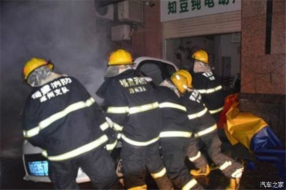 疑似知豆電動車自燃凸顯低速電動車危機(jī)1