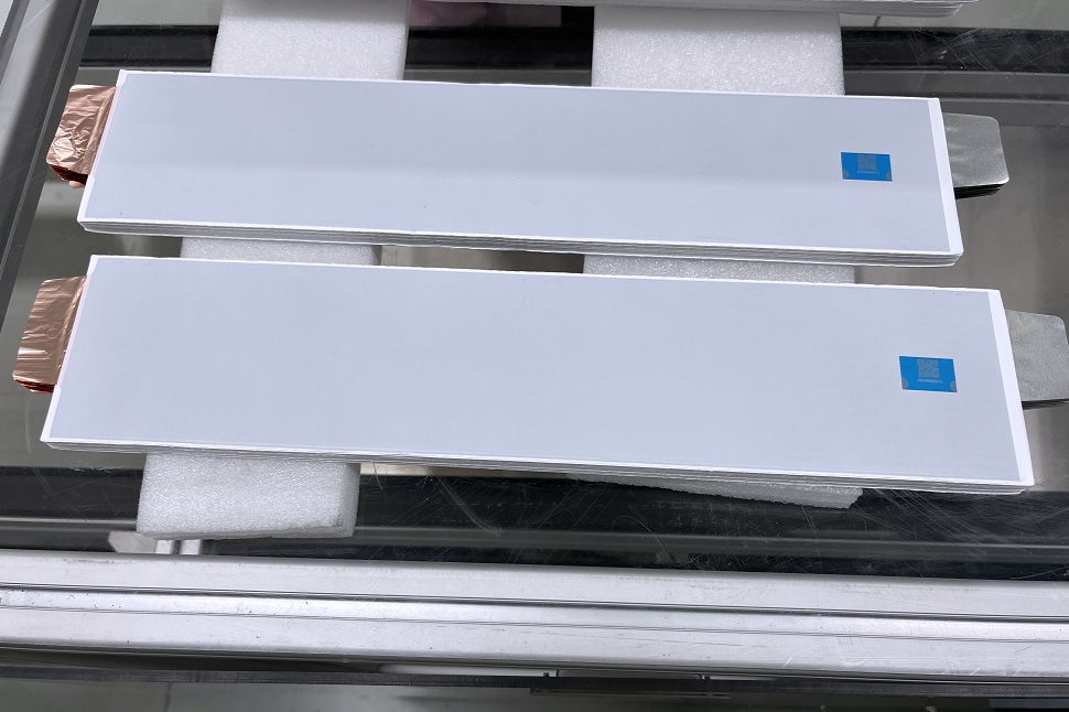 蜂巢能源書寫疊片技術(shù)進(jìn)化史：Z字形、切疊一體、飛疊熱復(fù)合