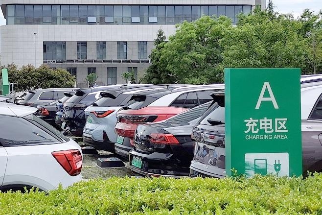 前5月我國(guó)充電基礎(chǔ)設(shè)施增量114.7萬臺(tái) 換電站保有量2175座