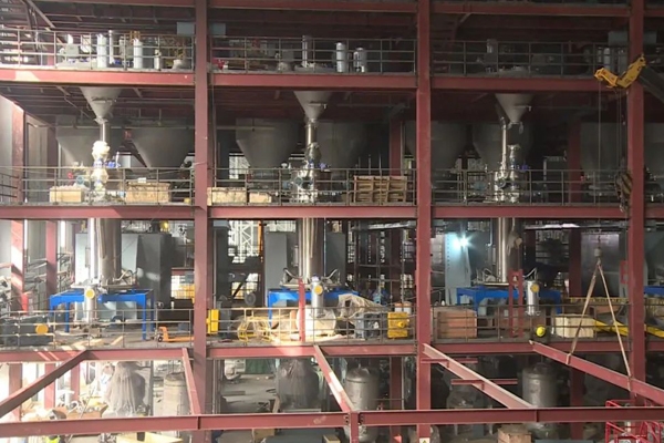 蜂巢能源百億級(jí)項(xiàng)目加速建設(shè) 10萬(wàn)噸磷酸鐵鋰產(chǎn)線投產(chǎn)在即