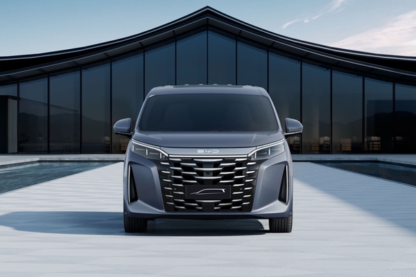 預(yù)計售價30萬起,年內(nèi)上市!比亞迪王朝首款中大型旗艦MPV夏首發(fā)亮相!