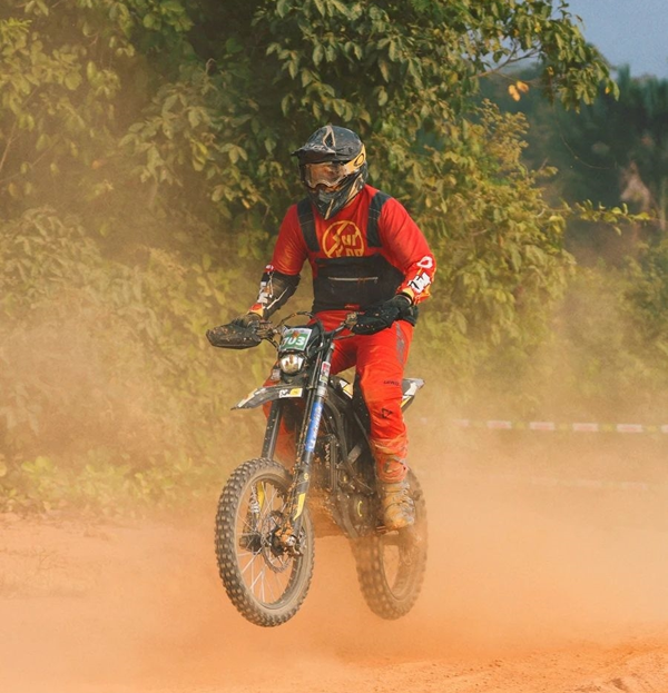 20秒碾壓級(jí)優(yōu)勢!孚能科技賦能虬龍雨林賽道上演“電驅(qū)傳奇” 20秒碾壓級(jí)優(yōu)勢!孚能科技賦能虬龍雨林賽道上演“電驅(qū)傳奇”