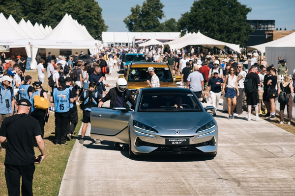 豹5首次海外動態展示！比亞迪攜三款車型再戰古德伍德