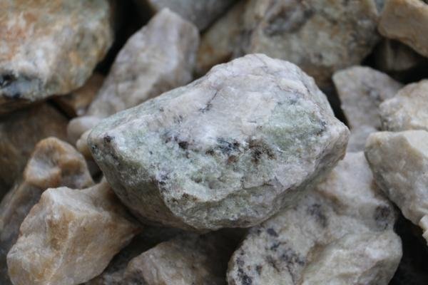 正極材料及電芯企業排產提升 鋰價坐上“過山車”