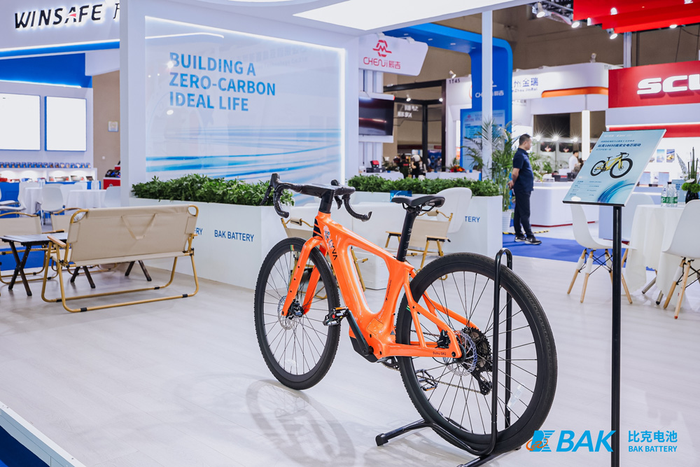 以“真安全+超經濟”雙引擎驅動 比克電池亮相摩博會