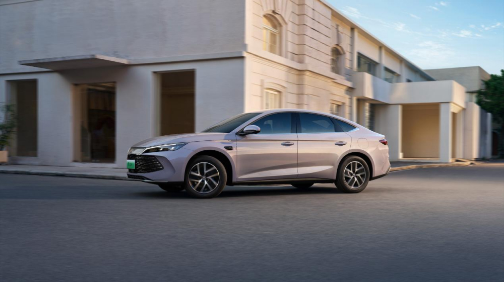 限時超級置換補貼價9.28萬起 2026款秦L DM-i上市