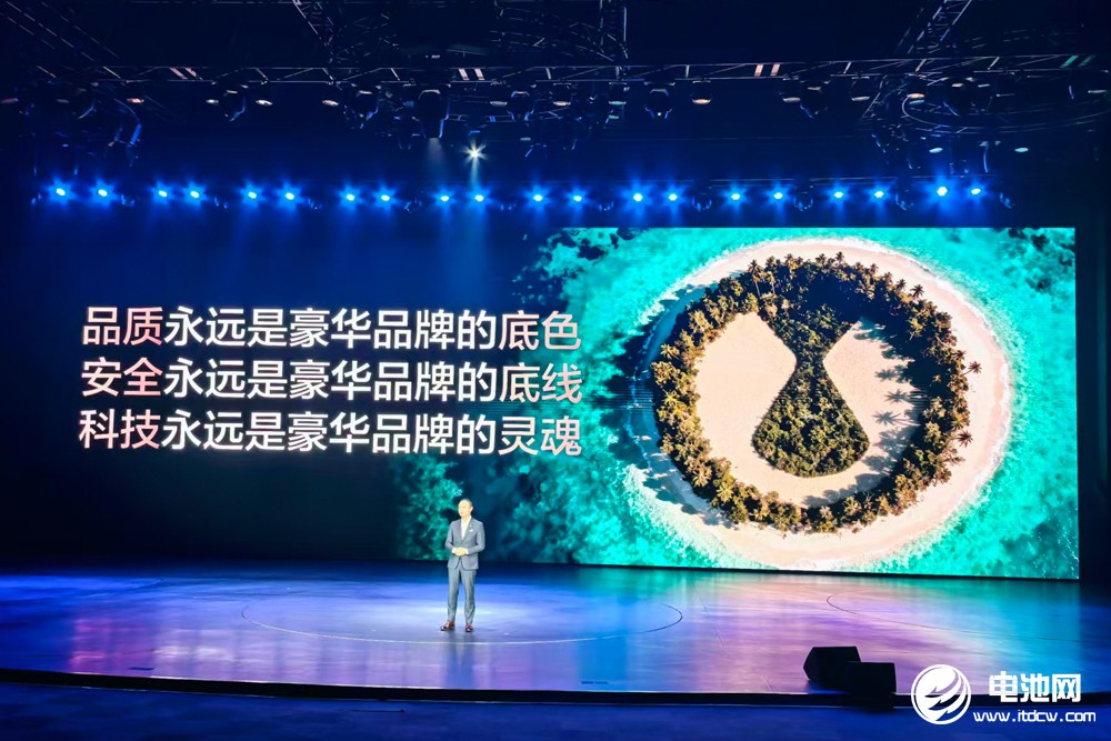 標(biāo)配磷酸鐵鋰刀片電池！大六座安全豪華SUV騰勢(shì)N8L預(yù)定下一個(gè)爆款？