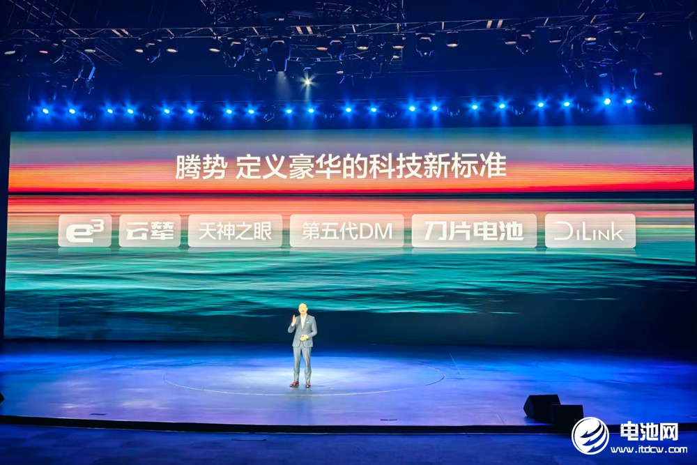 標(biāo)配磷酸鐵鋰刀片電池！大六座安全豪華SUV騰勢(shì)N8L預(yù)定下一個(gè)爆款？