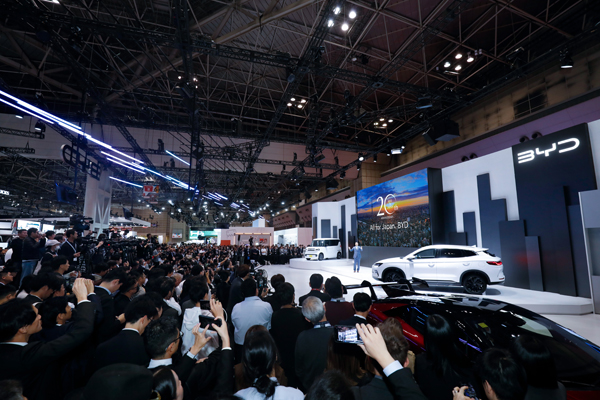 駛?cè)隟-Car腹地！比亞迪定制車型或?qū)⒏膶懭毡拒囀懈窬?/></p><p style=