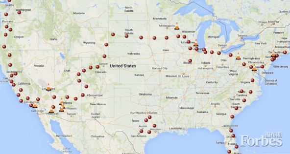 特斯拉超級(jí)充電站分布。橙色圓點(diǎn)表示該充電站還在建設(shè)之中