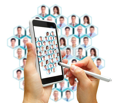 中國智能手機(jī)出貨量將超4億部 4G換機(jī)潮促新井噴