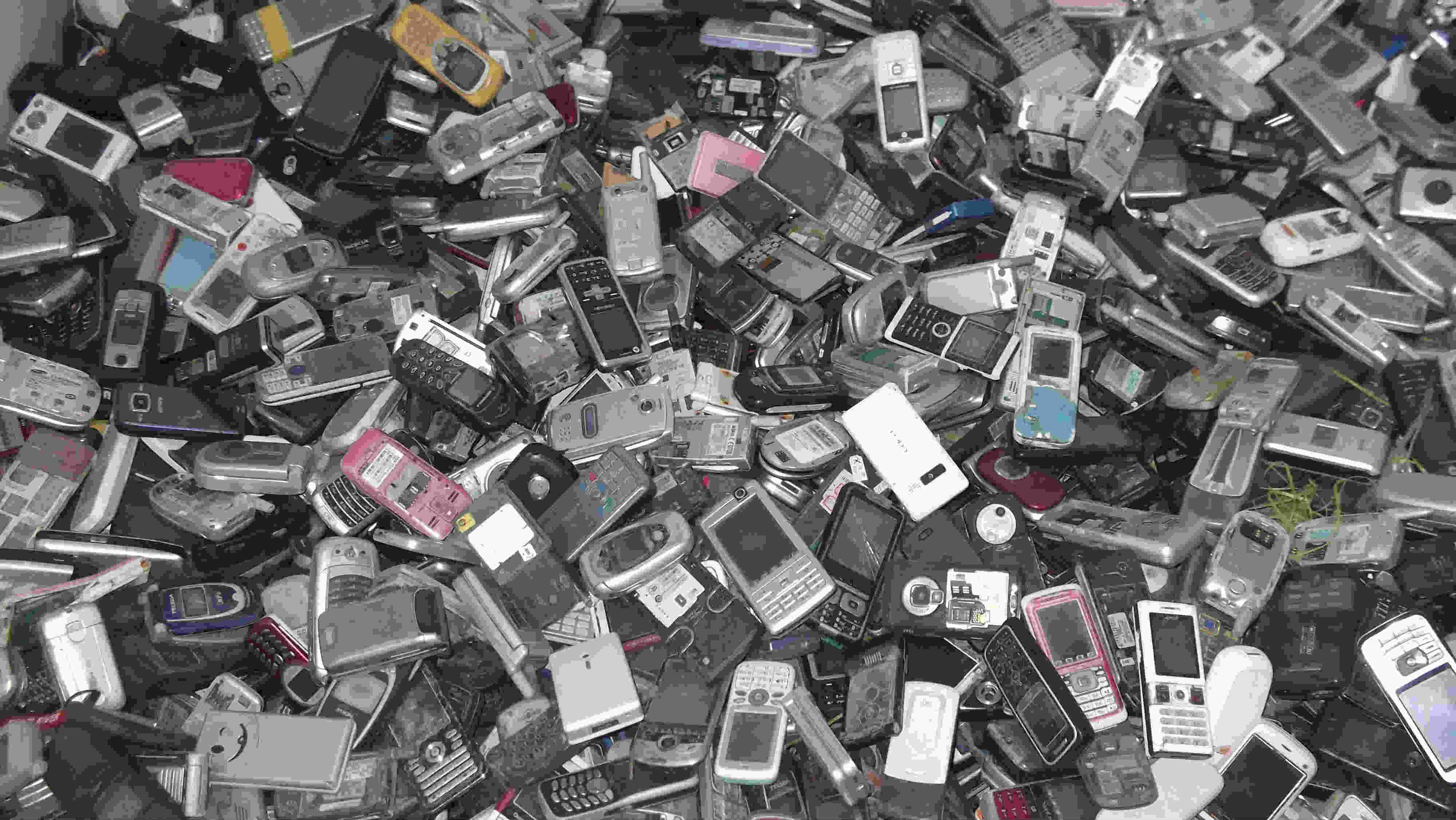 我國(guó)每年廢棄手機(jī)約1億部 回收率還不到1%