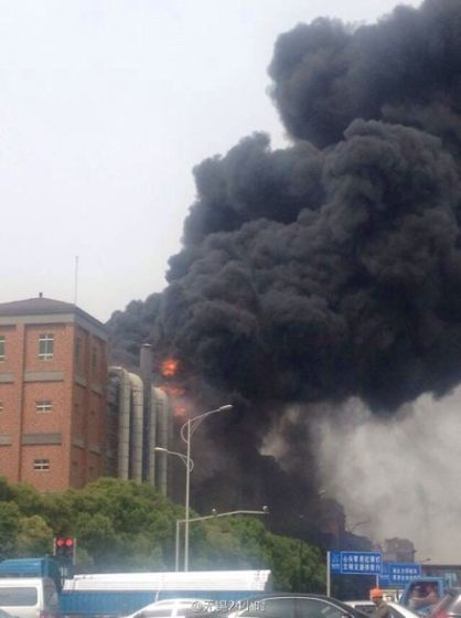 “全球內存條第一廠”無錫健鼎失火 現場濃煙滾滾