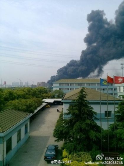 “全球內存條第一廠”無錫健鼎失火 現場濃煙滾滾