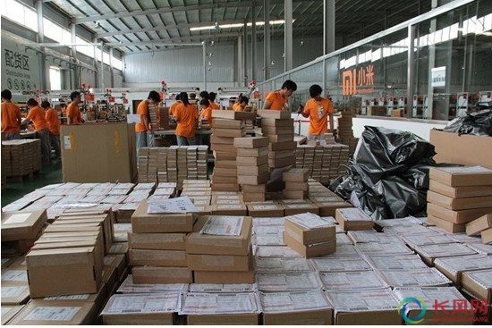 手機企業集體沖擊小米模式 