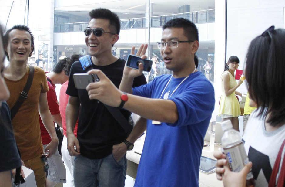 apple雄起！重慶首家蘋果直營開幕三千人排隊搶購