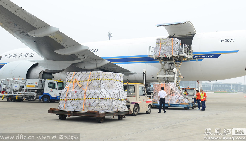 首批93噸蘋果iPhone 6從富士康鄭州工廠運(yùn)抵美國