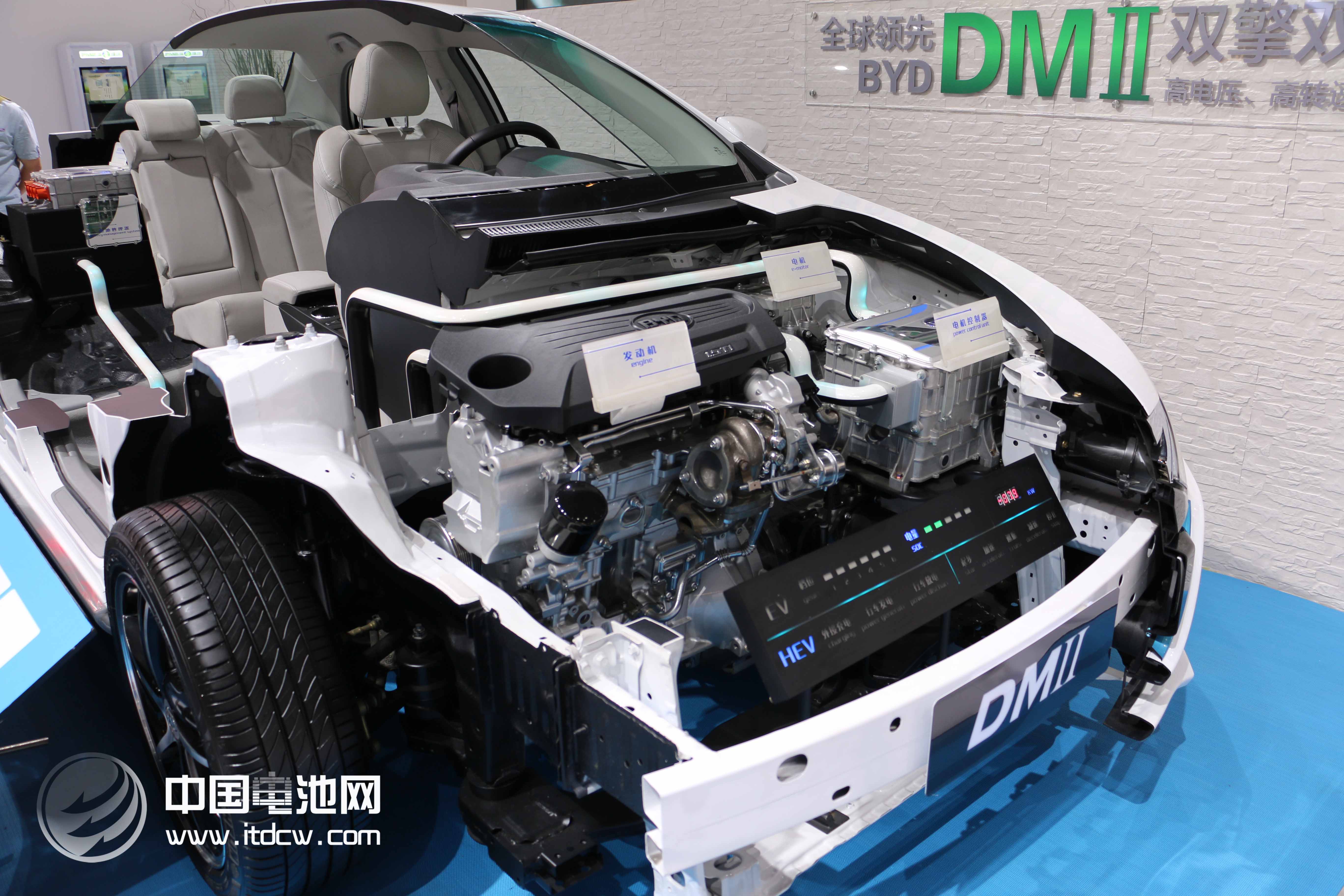 配套設(shè)施完善力度需加強(qiáng) 新能源車發(fā)展受制充電樁