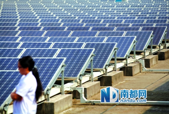 天寶集團(tuán)廠區(qū)建起的光伏屋頂電站,年發(fā)電量為164 .09萬度,用來給企業(yè)供電 天寶集團(tuán)廠區(qū)建起的光伏屋頂電站,年發(fā)電量為164 .09萬度,用來給企業(yè)供電