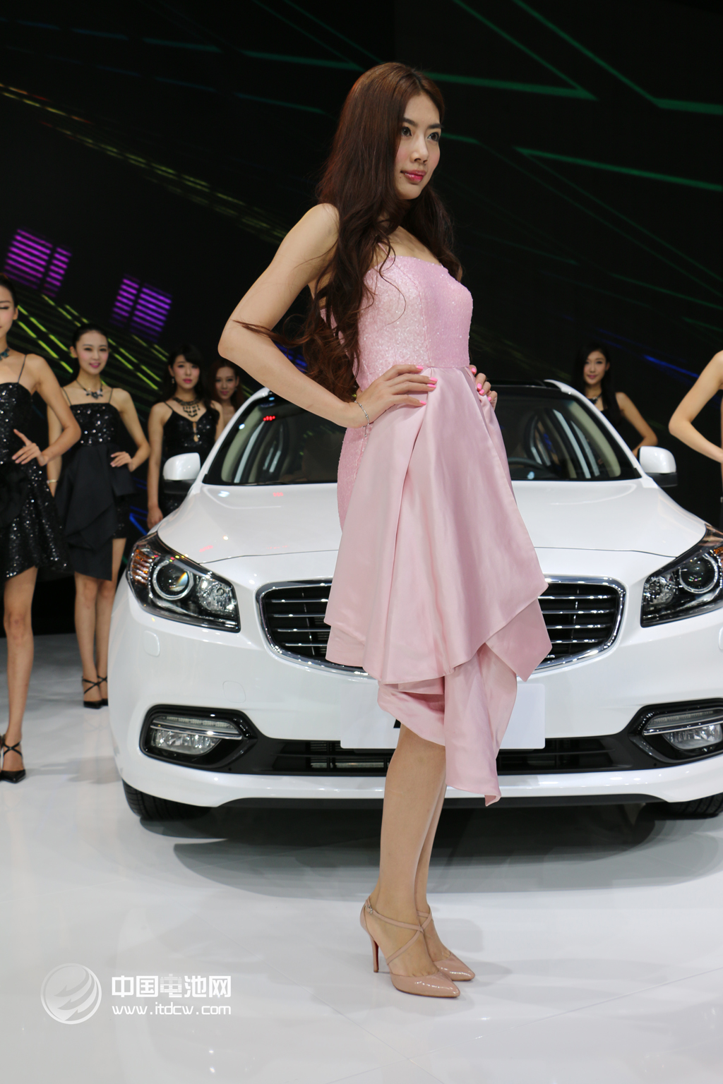 電池笨重 新能源車如何借鋼鐵實現輕量化