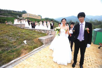 特斯拉跑車當(dāng)婚車純電動(dòng)車隊(duì)不排氣 特斯拉跑車當(dāng)婚車純電動(dòng)車隊(duì)不排氣