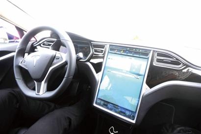 特斯拉跑車當(dāng)婚車純電動(dòng)車隊(duì)不排氣 特斯拉跑車當(dāng)婚車純電動(dòng)車隊(duì)不排氣