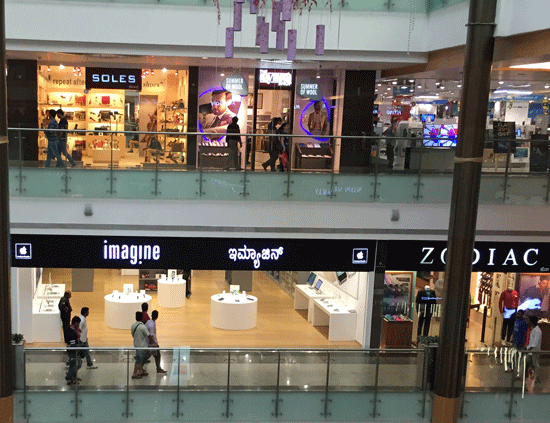 印度“硅谷”班加羅爾的imagine蘋果專賣店(騰訊科技攝) 印度“硅谷”班加羅爾的imagine蘋果專賣店(騰訊科技攝)