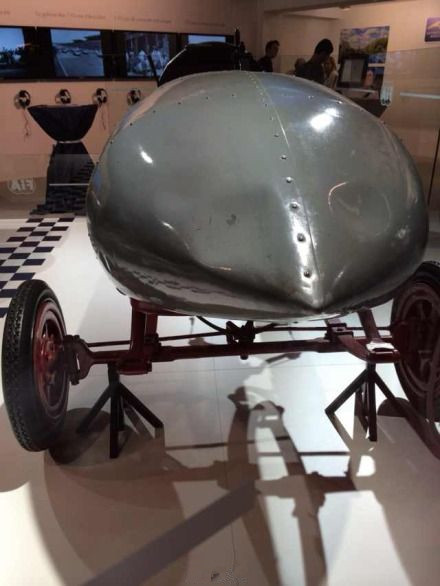 巴黎驚現世界上首輛時速超過百公里電動汽車 巴黎驚現世界上首輛時速超過百公里電動汽車