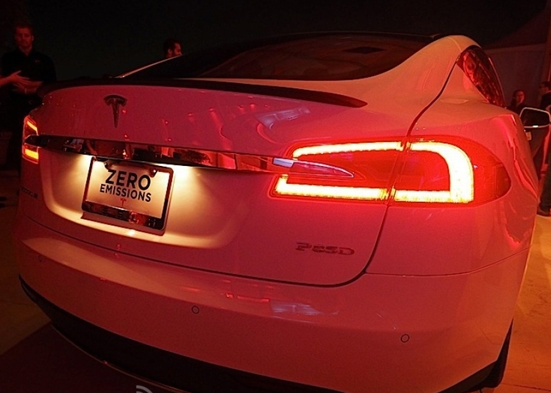 四驅版特斯拉首組照片 百公里加速僅3.2秒