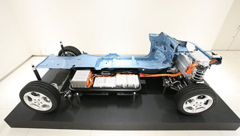 江蘇鎮江市研究試驗全國首輛輪驅電動汽車