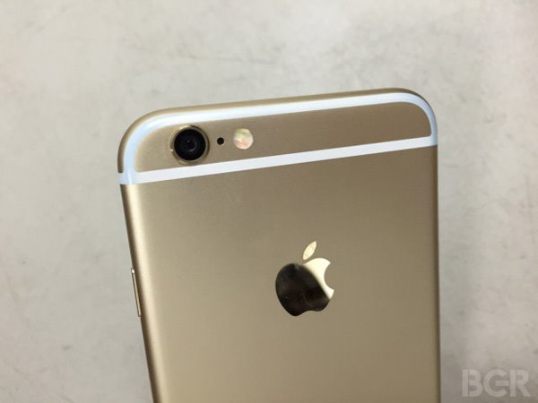 蘋果iPhone 6/6 Plus又杯具了 放口袋后殼被染色 蘋果iPhone 6/6 Plus又杯具了 放口袋后殼被染色