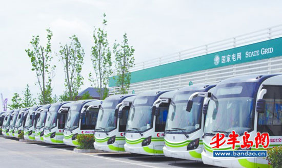 青島公交集團自制純電動車集塵箱 環保節約全國首創 青島公交集團自制純電動車集塵箱 環保節約全國首創