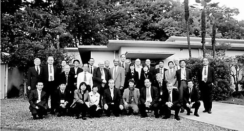 張華民作為項目負責人牽頭國際液流電池首批標準制定，圖為iec標準專家合影