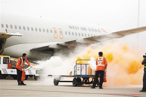 重慶機場演練:鋰電池“自燃” 放射性貨物“泄漏” 重慶機場演練:鋰電池“自燃” 放射性貨物“泄漏”