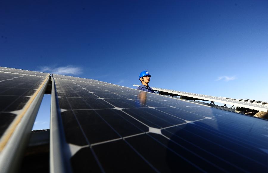 光伏產(chǎn)品市場高效化成趨勢 單晶硅預(yù)計成本降40%