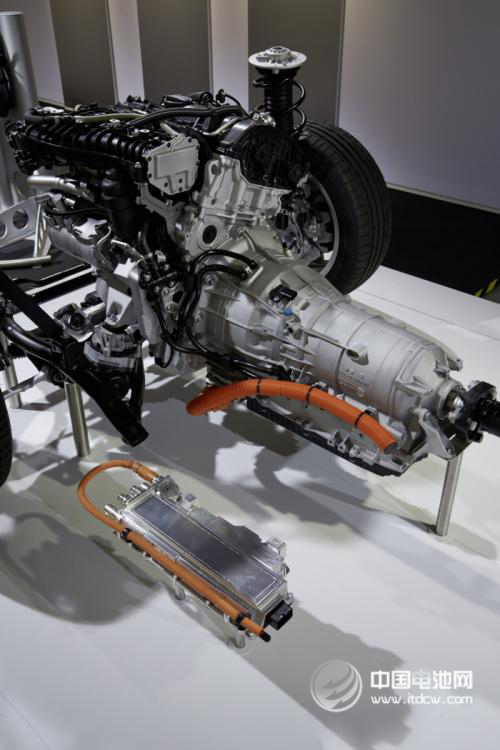 寶馬3系插電式混動原型車發(fā)布 采用鋰電池 寶馬3系插電式混動原型車發(fā)布 采用鋰電池