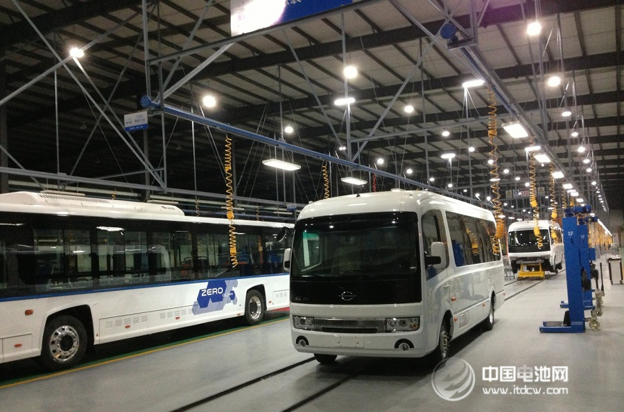 長江牌電動汽車首發車型下線  云南五龍正式投產