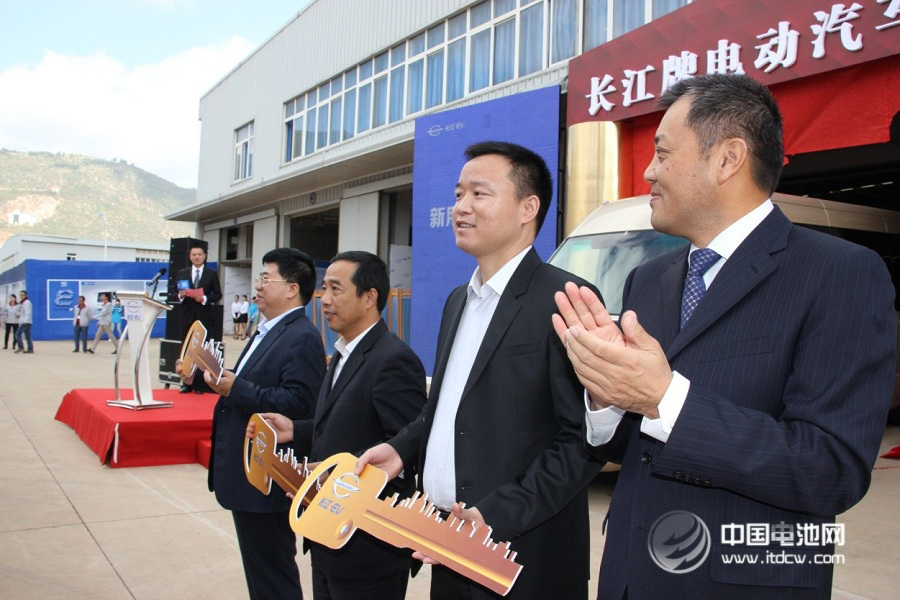 長(zhǎng)江牌電動(dòng)汽車首發(fā)車型下線  云南五龍正式投產(chǎn)